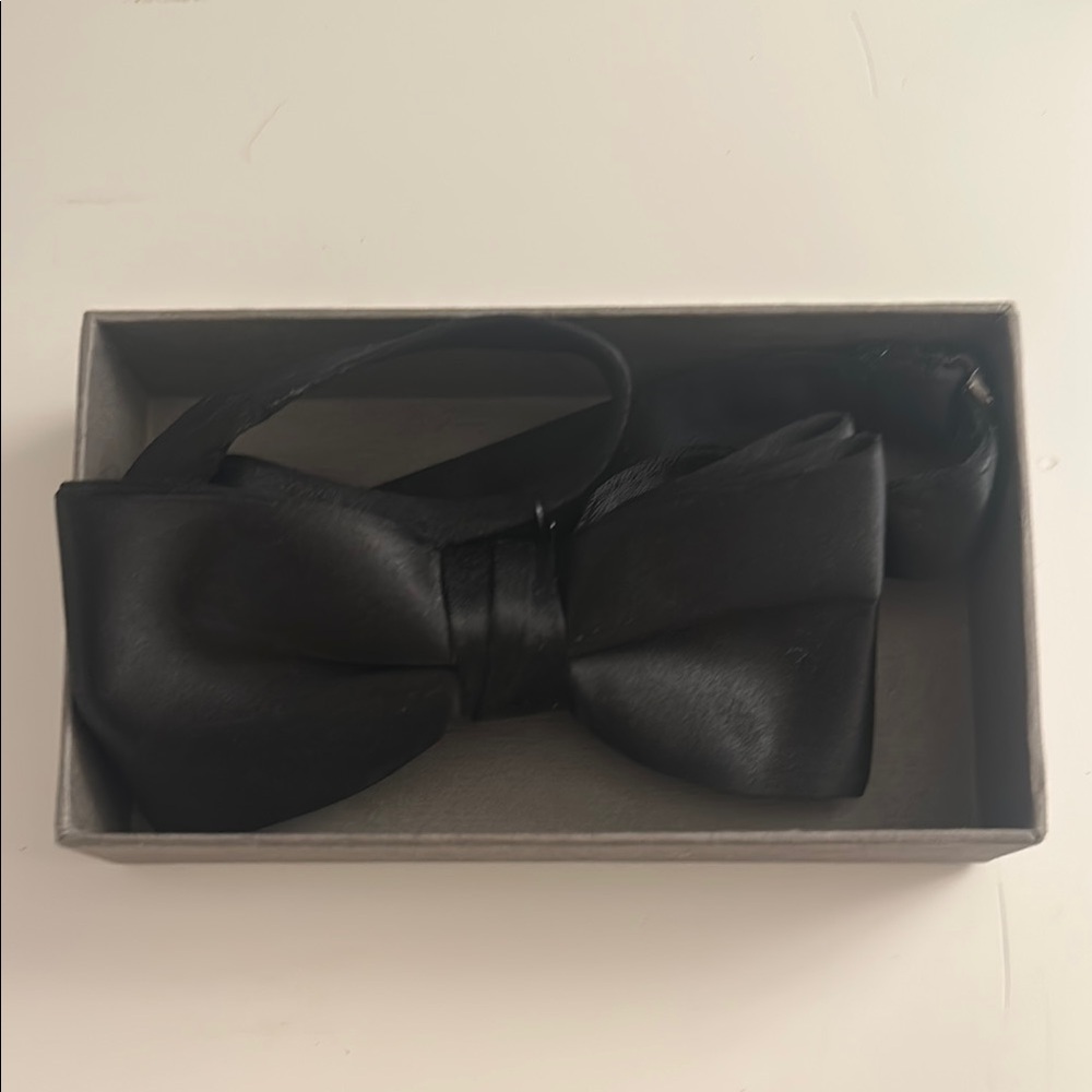Elegant Black Bow Tie